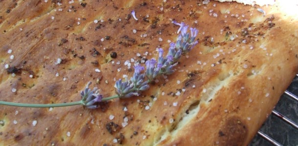 Focaccia sa lavandom
