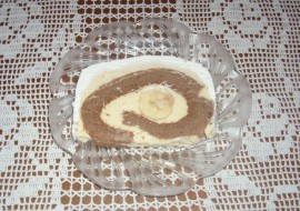 Rolat sa bananom i belom čokoladom