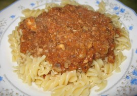 Testenina u umaku od povrća, mesa i šampinjona