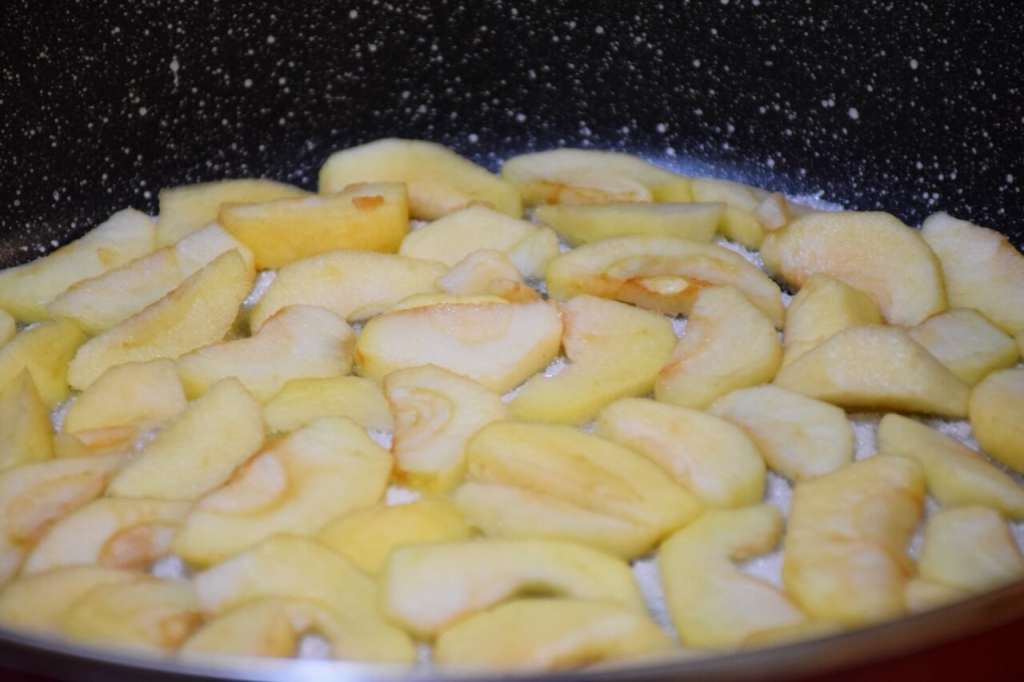 Poslagani red jabuka na šećer