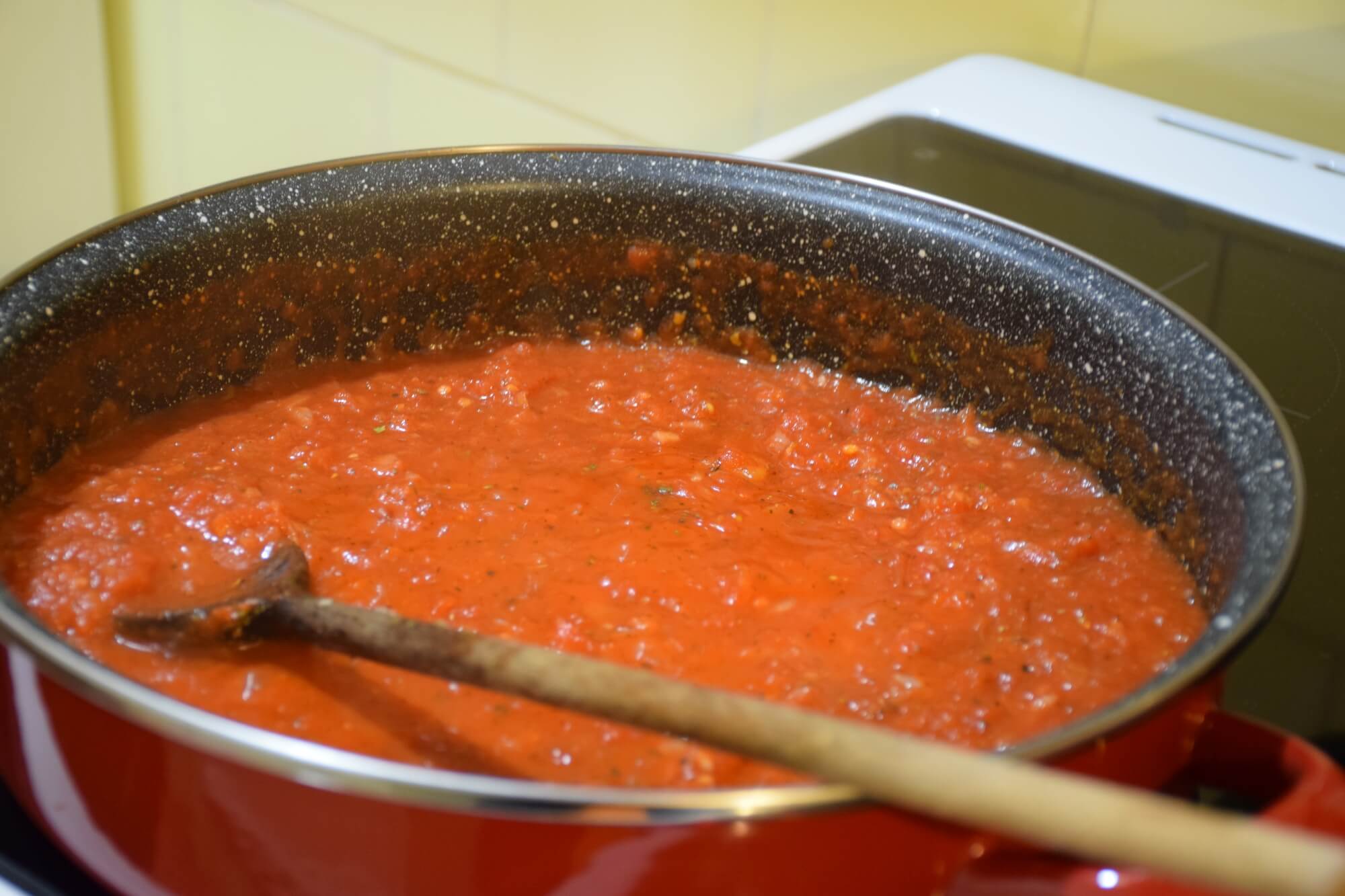 Špagete u kremastom paradajz sosu ili ručak za pola sata